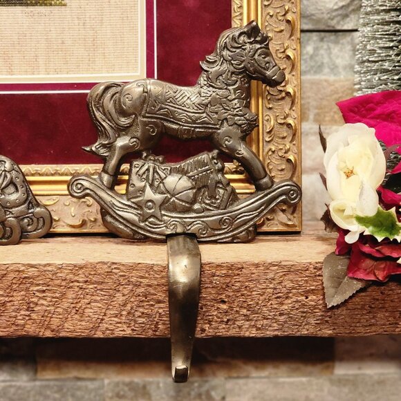 Noel Grandeur Christmas Cast Iron Vintage Stocking Hangers 4pc Set COLLECTIBLE - Picture 8 of 10